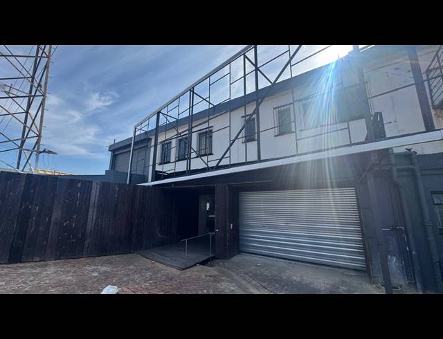 1,178M² WAREHOUSE TO LET IN WYNBERG